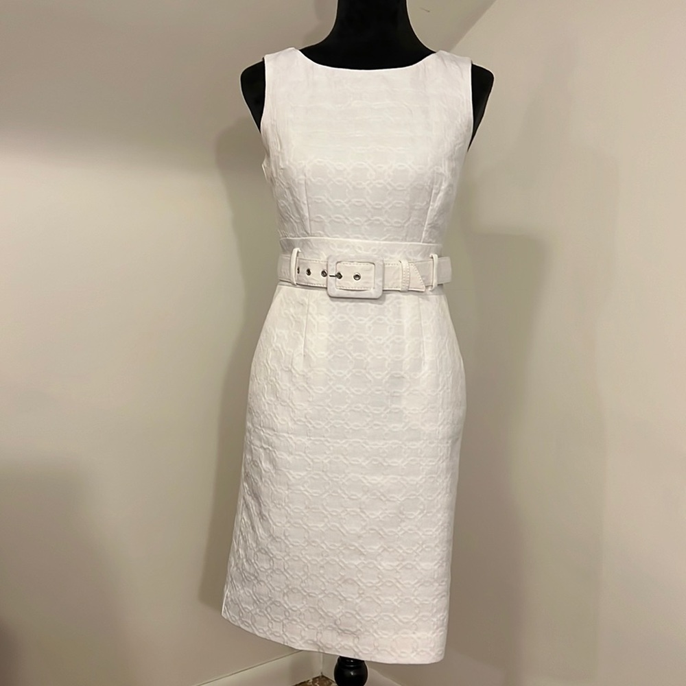 Banana Republic lined Sleeveless white fitted dress with belt size 2